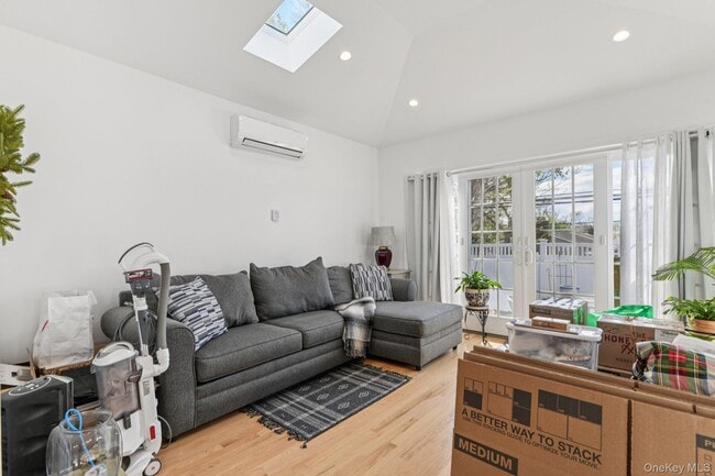 Building Photo - 21 Bayview Ct