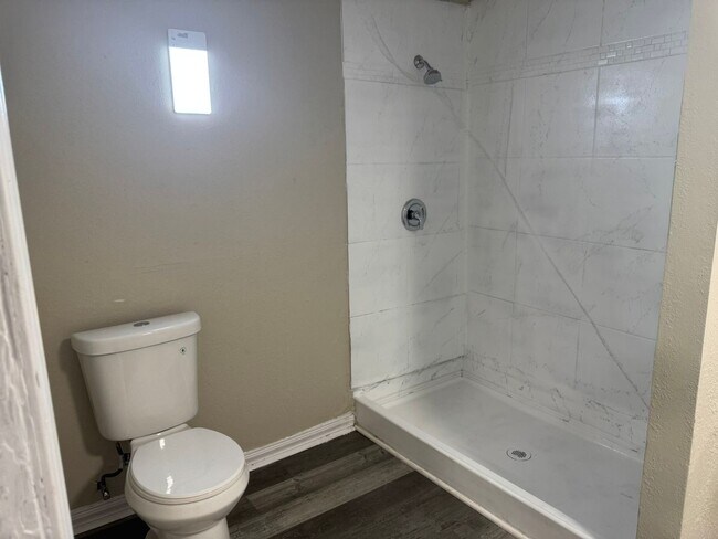 Building Photo - Move In Ready! Charming Corner Lot Home wi...