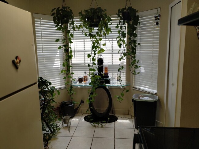 Breakfast Nook - 2213 Waterleaf St