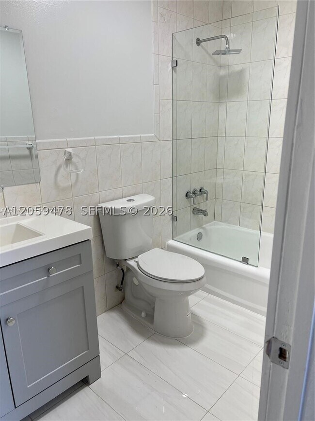 Building Photo - 645 W 68th St