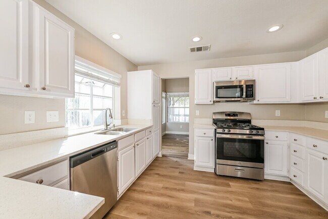 Building Photo - 2043 Angel Falls Dr