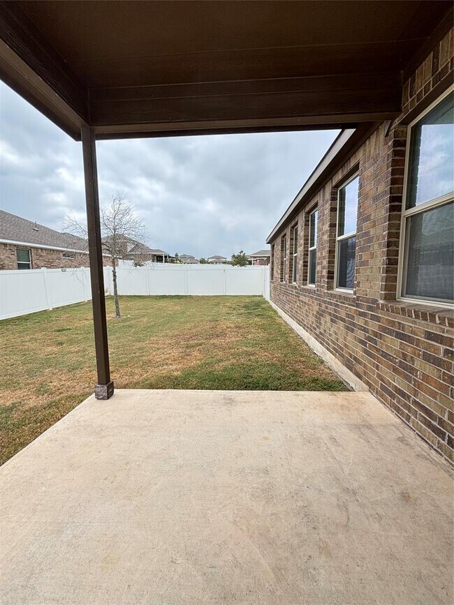 Building Photo - 10921 Zoeller Dr