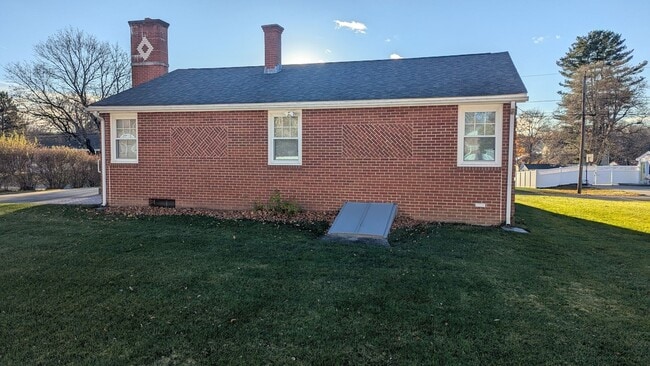 Building Photo - ***Please Respond Directly to the Online Listing, Calls May Not Be Returned***