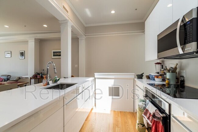 Building Photo - 1351 Wisconsin Ave NW