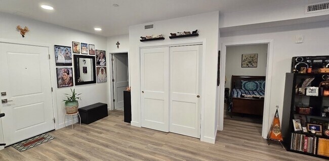 Building Photo - 1133 N Shore Rd