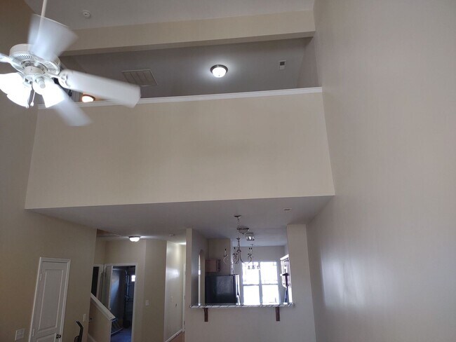 Building Photo - Lovely 3-Bedroom Home located near NCSU!