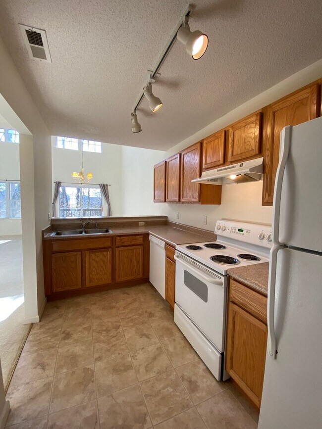 Building Photo - 165 Farm Ln