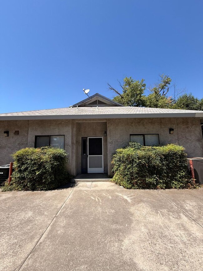 Building Photo - 165 Rio Lindo Ave