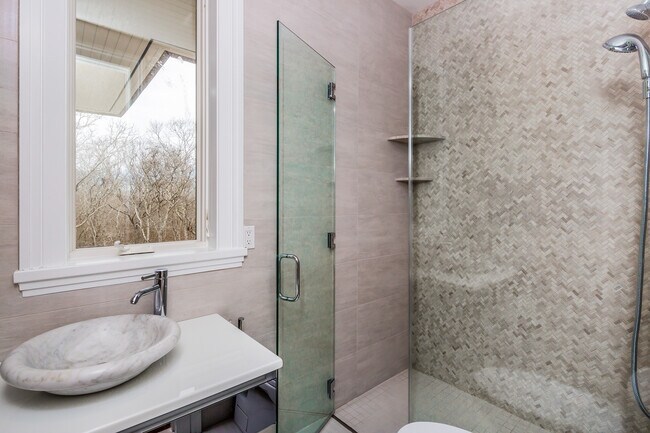 Building Photo - 21 Beech St