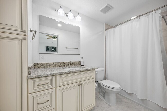 Building Photo - 605 Kemp St