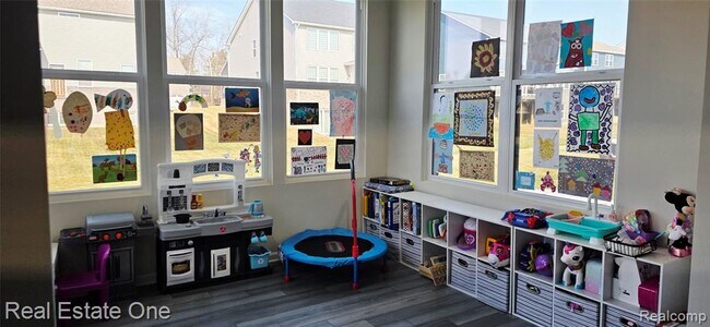 Building Photo - 2720 Tulip Wy