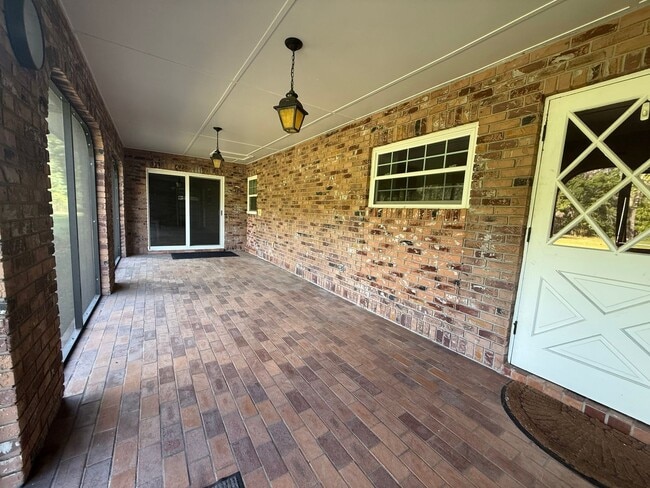 Building Photo - 5 Acre Home!!!!