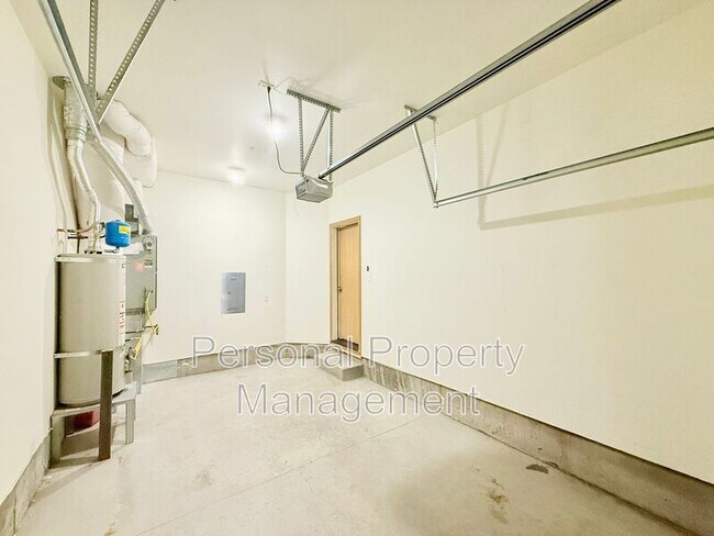 Building Photo - 855 NW Ivy St