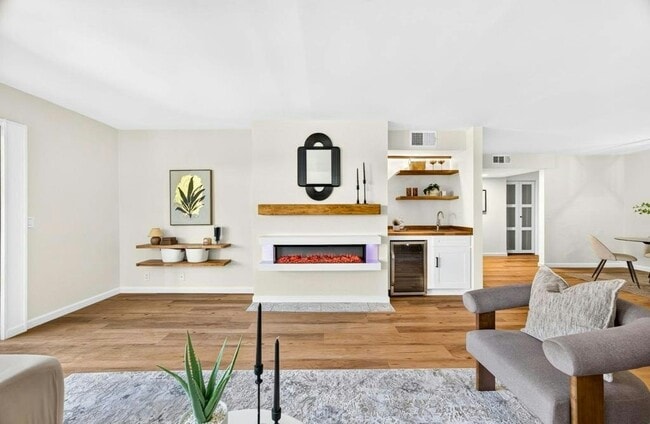 Building Photo - 2639 Pirineos Way