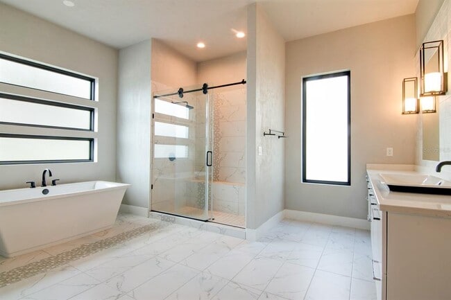 Building Photo - 861 SW 120th Dr