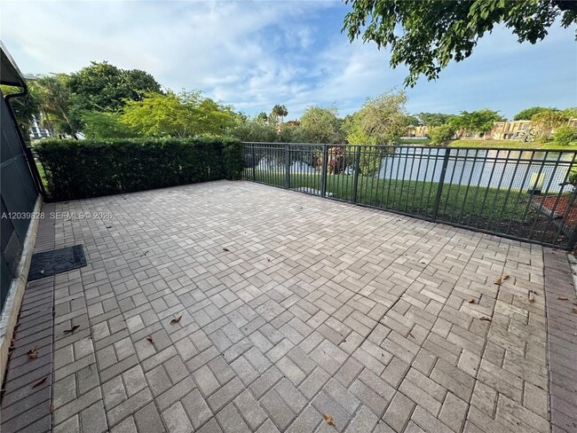 Building Photo - 6653 SW 140th Ave