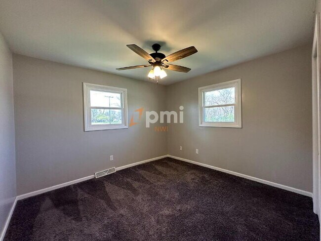 Building Photo - 3010-3012 Willowcreek Rd