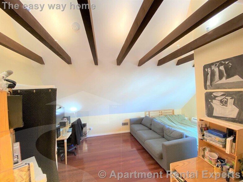 Building Photo - 381 Highland Ave