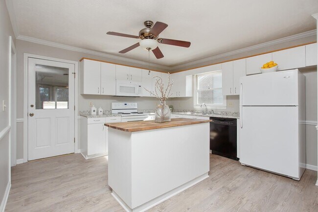 Building Photo - 3 Bed/2 Bath NEST in Beaver Run