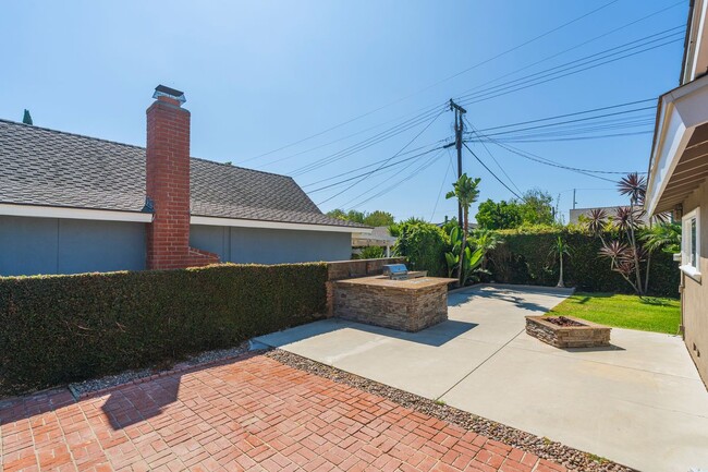 Building Photo - 15871 Belfast Ln