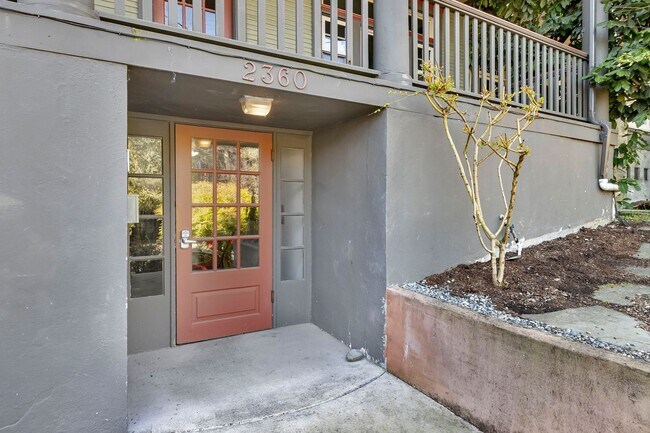 Building Photo - Vintage Charm Meets Modern Comfort in NW Portland