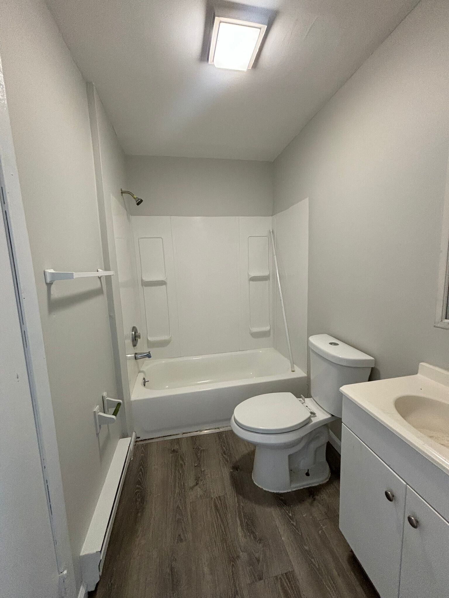 394 S 6th St 2R - 387 S 6th St