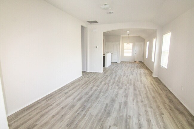 Building Photo - 1105 Marquis Dr