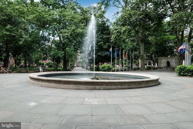 Building Photo - 704 S Washington Square