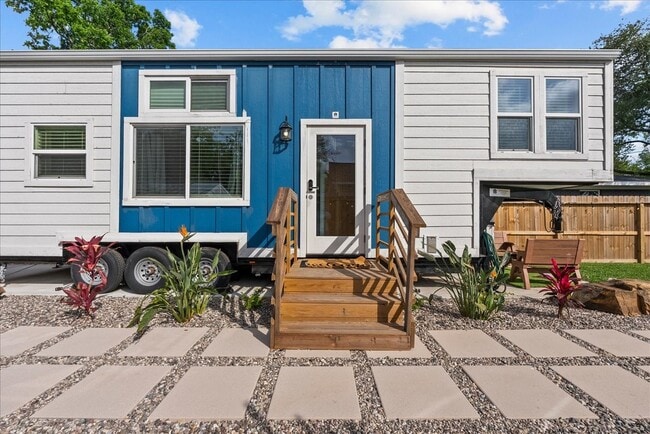 Building Photo - 4734 Oleander St