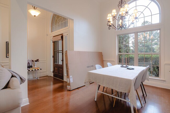 Building Photo - 154 Solamere Ln