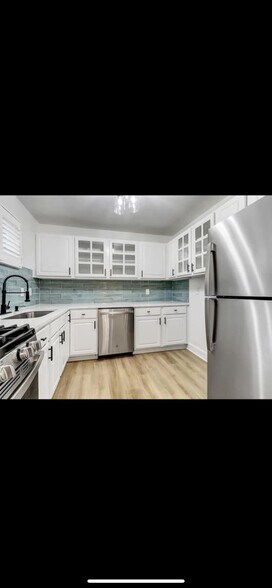 Building Photo - 5632 Kingsport Dr