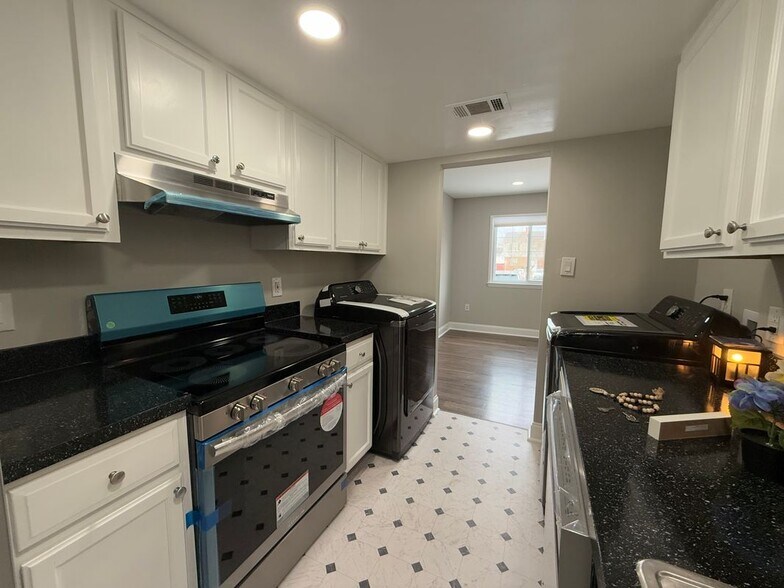 Building Photo - 2819 Banks Ct