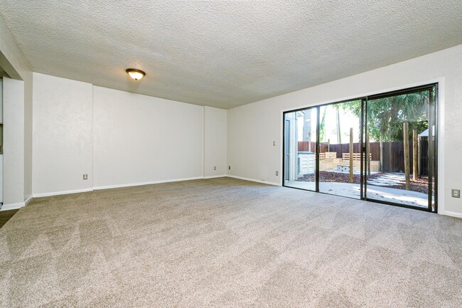 Building Photo - 14 Oakwood Park