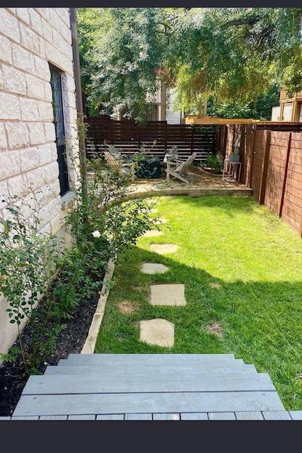 Building Photo - 903 Cardinal Ln