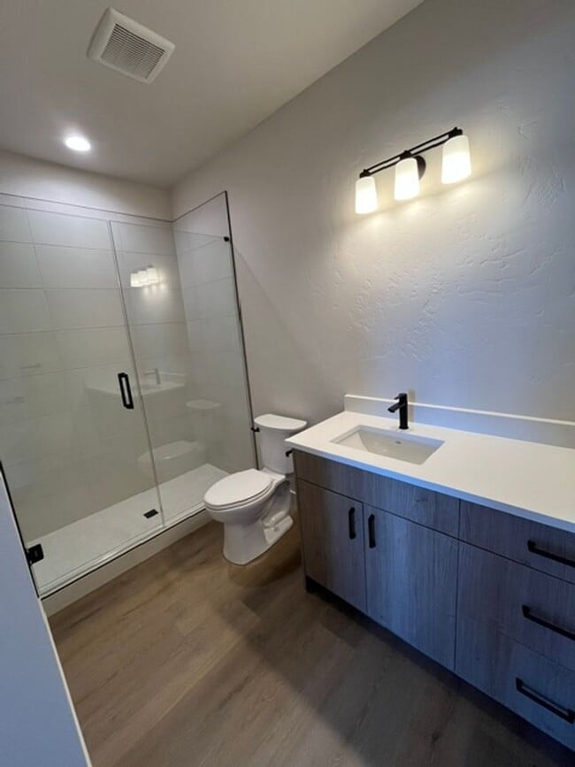 Building Photo - Gorgeous BRAND NEW Modern 2-bd/2-bath Condo in Redmond, OR!