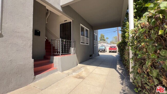Building Photo - 1532 Rosalia Rd