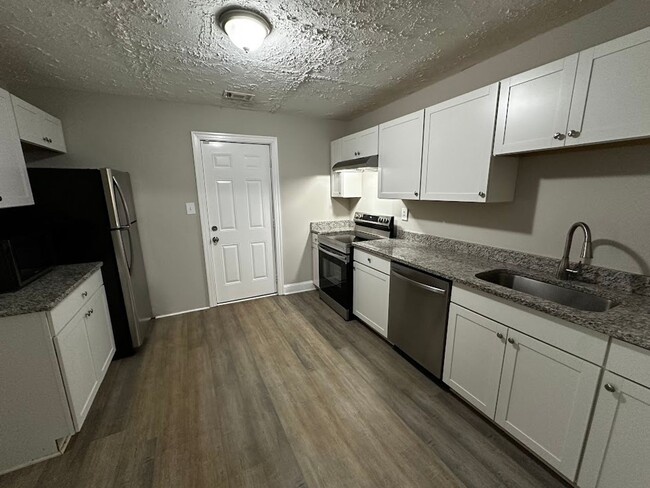 Building Photo - 3 Bed 1 Bath in Atlanta!---Special offer: ...