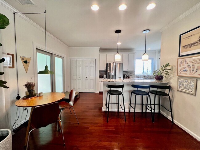 Building Photo - Charming 4 Bedroom home Near Virginia Beac...