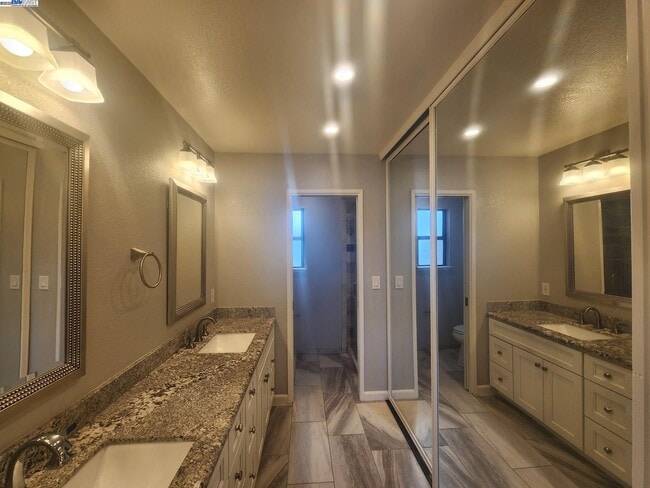 Building Photo - 2910 Yorkshire Ct