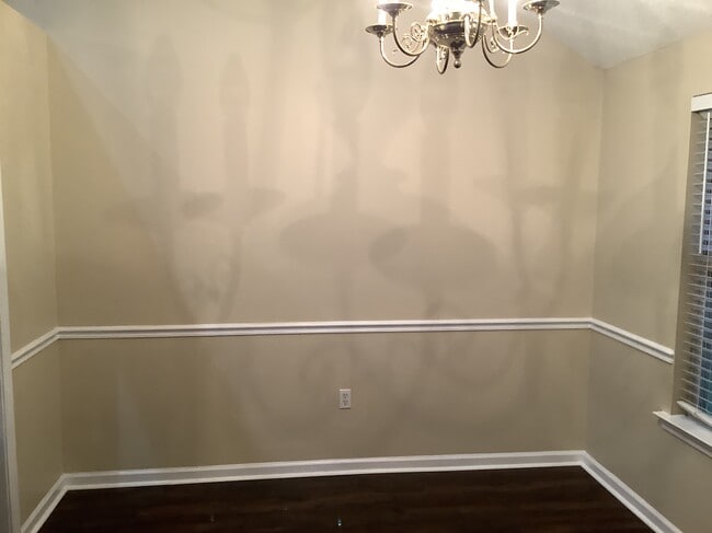 Building Photo - 108 Oak Grove Ln