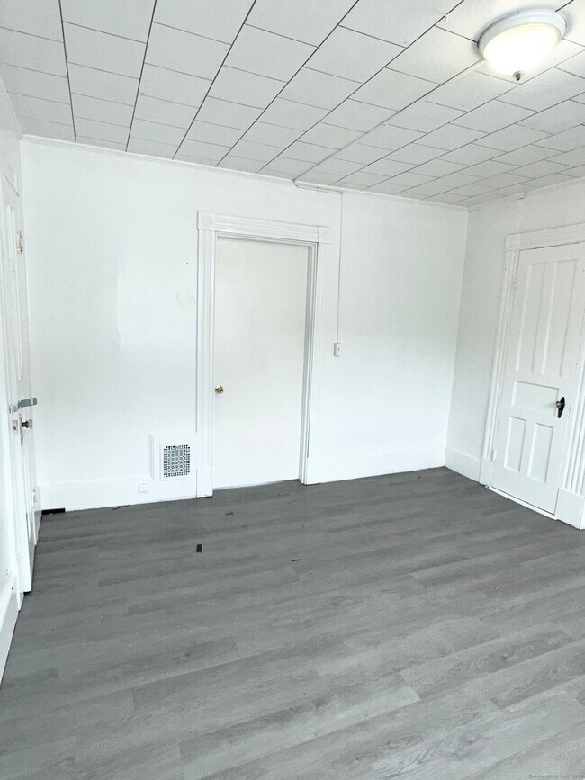 Building Photo - 225 Willow St