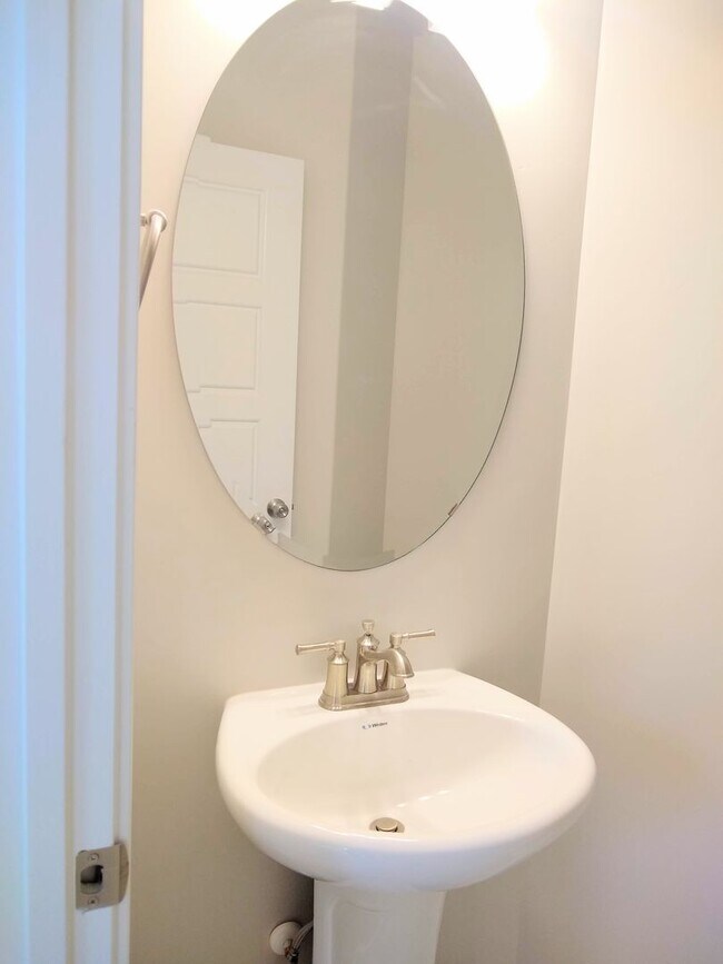 Building Photo - Bluffdale Townhouse Rental in Bringhurst S...