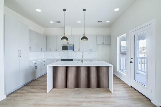 Building Photo - 4025 Avenue M