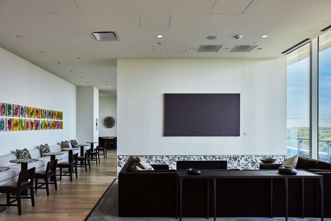 Building Photo - 1000 S Michigan Ave