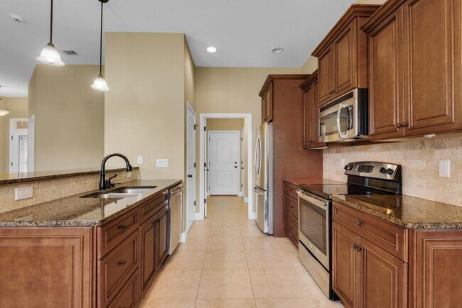 Building Photo - Charming, Pet-Friendly 4-Bedroom Oasis in Fort Walton Beach – Lawn Service Included!