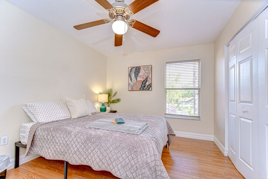 guest bedroom features a queen bedroom and large walk in closet - 5114 33rd St E