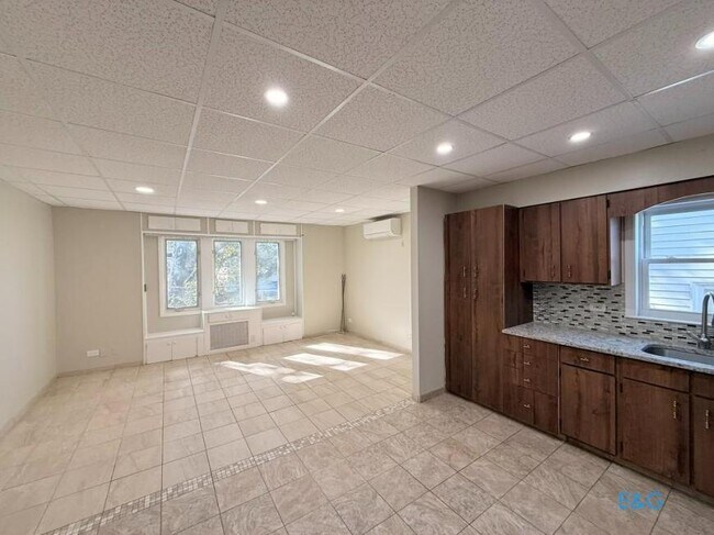 Building Photo - 1 bedroom in RIDGEWOOD NY 11385