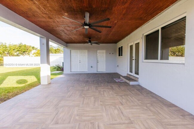 Building Photo - 8943 SW 25th St