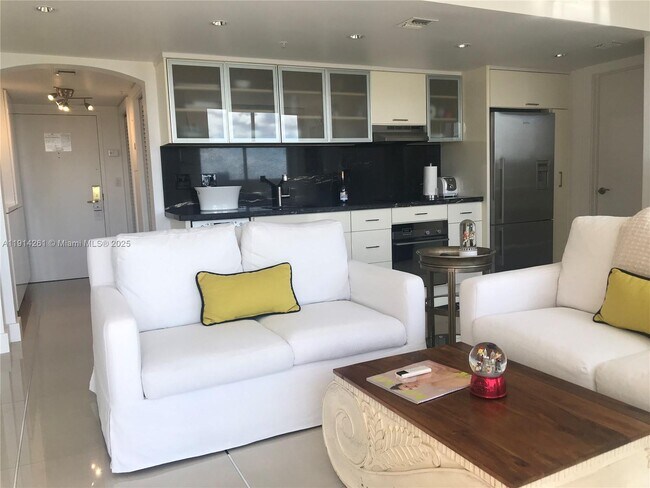 Building Photo - 2951 S Bayshore Dr