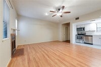 Building Photo - 706 W 22nd St